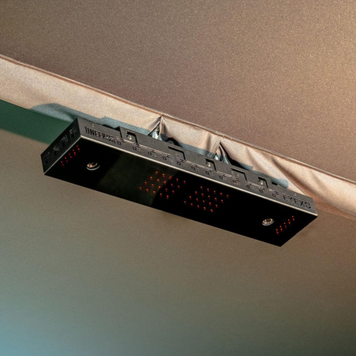 Carl's Place Uneekor EYE XO Launch Monitor - Game Den HQ